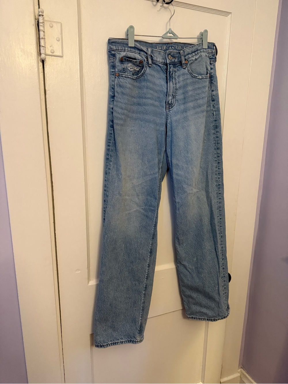 American Eagle Outfitters High-Rise Distressed Light Blue Jeans STOVEPIPE JEANS